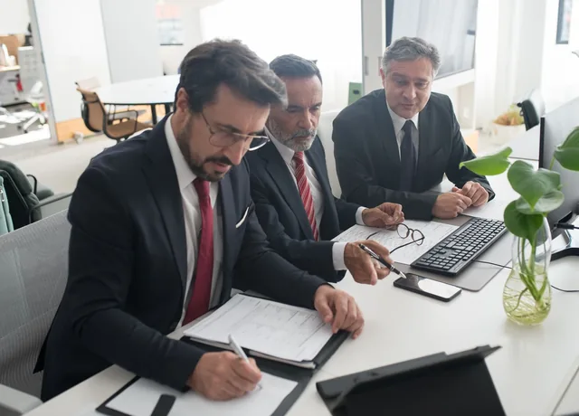 Abrir a empresa já no regime certo, sem retrabalho.
